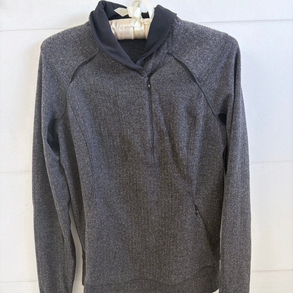 Lululemon Gray Herringbone Half Zip Pullover Thumbholes Size 8